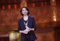 董卿父母爆料视频,揭秘董卿成长背后的感人故事
